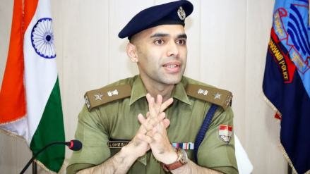 पूर्व आईपीएस अधिकारी लोकेश्वर सिंह के विरुद्ध न्यायालय के आदेश पर अभियोग दर्ज; व्यापारी को निर्वस्त्र कर पीटने का है आरोप