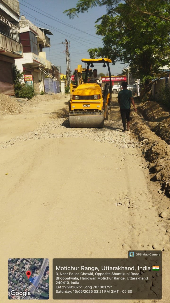 चारधाम यात्रा के दृष्टिगत सिवरेज के लिए खोदी गई सड़कों को त्वरित गति से ठीक करने के लिए दिन- रात किया जा रहा है निमार्ण कार्य