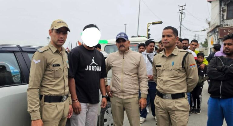 पिता की पुलिस वर्दी व पी-कैप का खुमारी दून पुलिस ने एक झटके में उतारी
