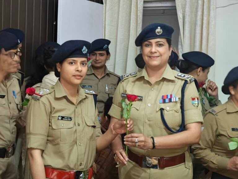 पुलिस व माँ के रूप में दोहरी चुनौती और उत्कृष्ट संतुलन को सलाम