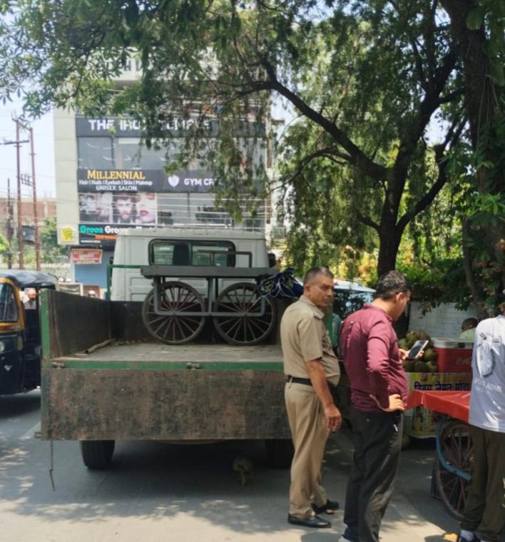 देहरादून में अवैध कब्जों पर शिकंजा, सीमाद्वार से राजपुर रोड तक चला अभियान