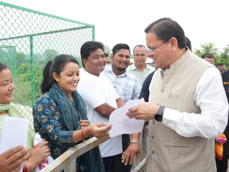 जनता के बीच CM धामी: ‘समस्याओं का समाधान सरकार की प्राथमिकता’, खटीमा में अधिकारियों को सख्त निर्देश