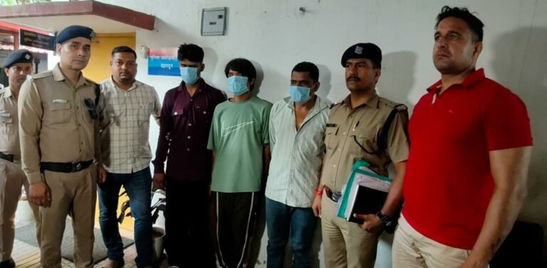 नेहरू कॉलोनी में वाहन चोर गैंग का भंडाफोड़,’मांचा-भेड़’ समेत 3 गिरफ्तार, चोरी की 8 बाइक-एक्टिवा और 2 के पार्ट्स बरामद