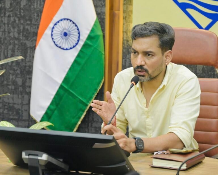 जल जीवन मिशन की अधूरी परियोजनाएं सर्वाेच्च प्राथमिकता से पूरी हों : डीएम
