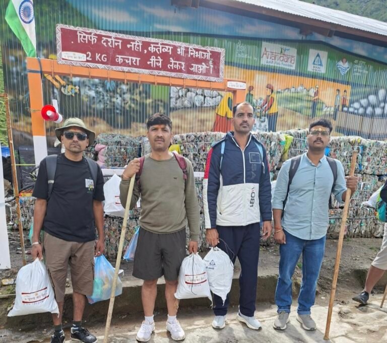 केदारनाथ धाम में पर्यावरण संरक्षण की अनूठी पहल: ‘कैरी मी बैक पॉलिसी’ से अब तक 7 टन सूखे कूड़े का हुआ निस्तारण