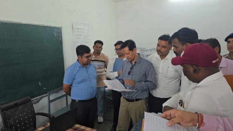 आयुक्त दीपक रावत ने किया SIR कार्यों का स्थलीय निरीक्षण, अधिकारियों को दिए समयबद्ध निस्तारण और पारदर्शिता के निर्देश