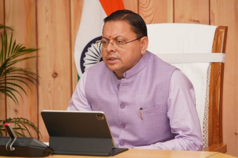 मुख्यमंत्री ने समस्त जिलाधिकारियों को दिए निर्देश, 15 अक्टूबर तक किसी भी स्थिति में प्रदेश की सभी सड़कों को किया जाए गड्ढामुक्त