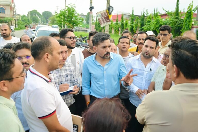 नहर की सफाई में लापरवाही पर सिंचाई विभाग से स्पष्टीकरण तलब, जलापूर्ति रोस्टर के अनुसार सुनिश्चित करने के निर्देश