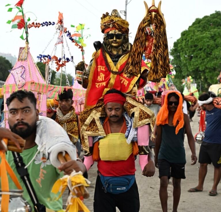 कांवड़ मेले के दूसरे दिन 14 लाख 55 हजार शिवभक्तों ने पवित्र गंगाजल लेकर अपने गंतव्य की ओर हुए रवाना