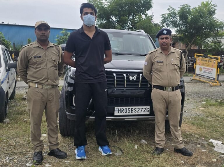 आवासीय कॉलोनी मे कार से स्टंटबाजी करना पडा भारी, पुलिस ने उतारी खुमारी