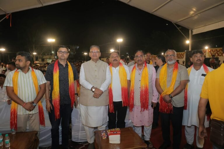विश्वकर्मा के जयकारों से गूंजा पंडाल, बिहार से आए भोजपुरी कलाकारों के भजन “बाबा विश्वकर्मा करिहें बेड़ा पार” ने मन मोहा